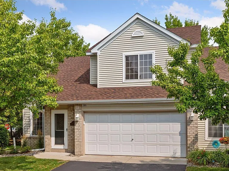 Greenhaven Ln — Photo 1
