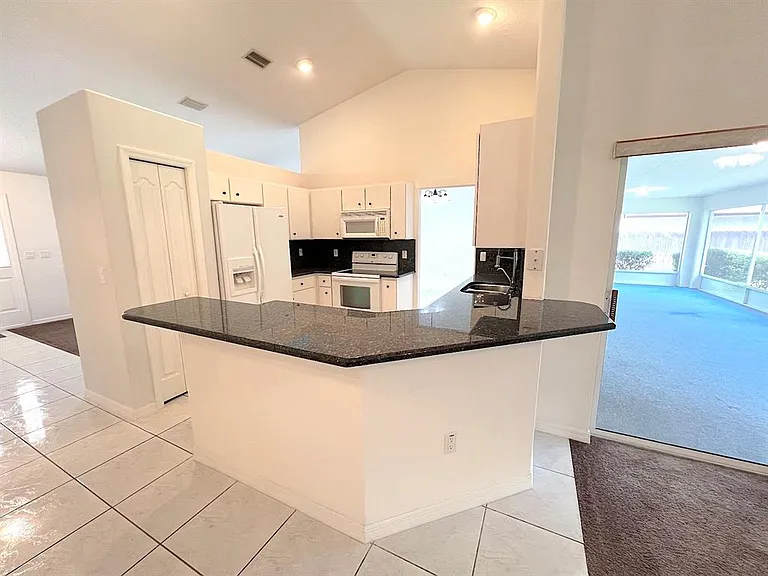 106 Point Of Woods Dr — Photo 16