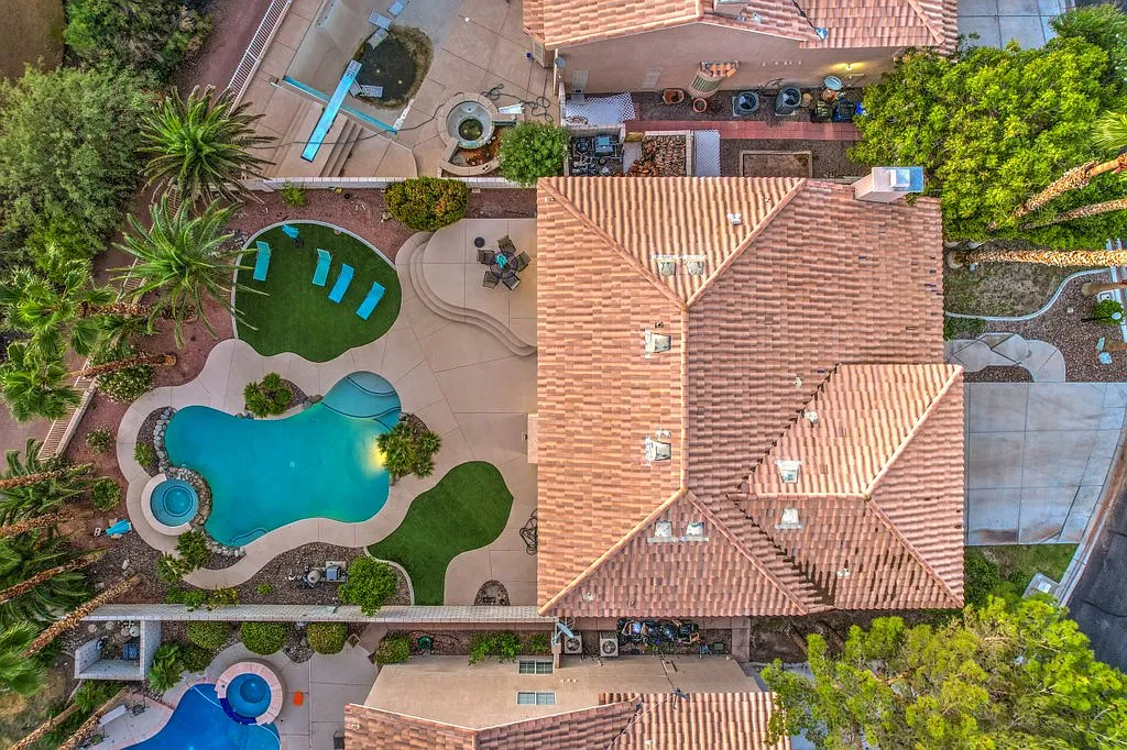 Stunning Luxury on Legacy Golf Course! Pool/Spa! — Photo 4