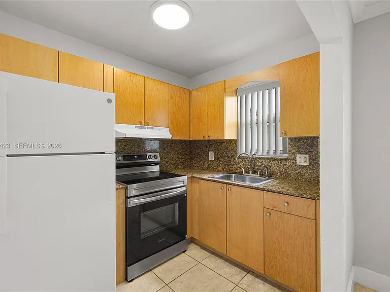 4933 Hollywood Blvd #201 — Photo 4
