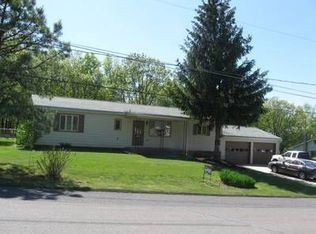 106 N Spencer St, Frackville, PA 17931