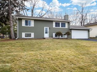 2122 Cliffhill Ln, Eagan, MN 55122