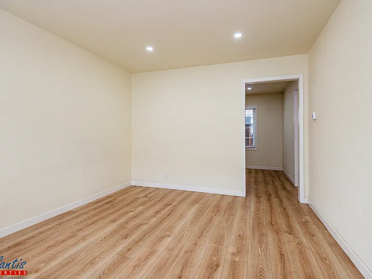 1219 Shortridge Ave — Photo 3
