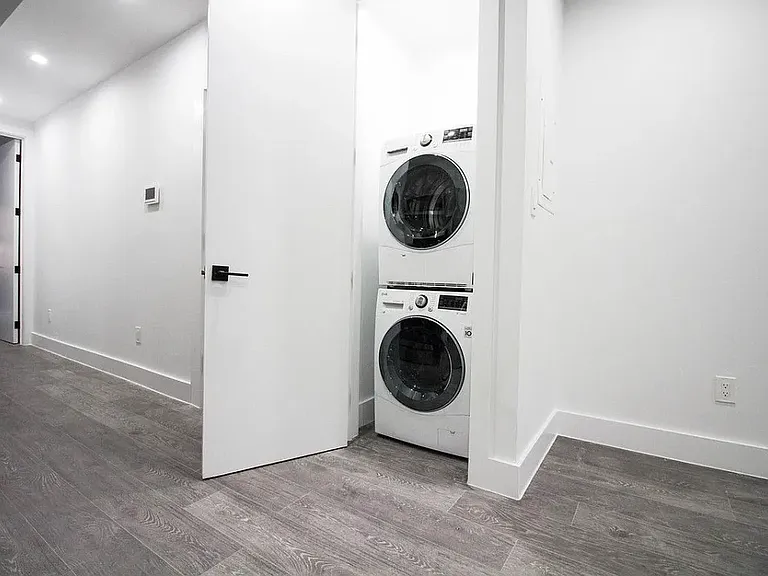 967 Willoughby Ave #3R — Photo 5
