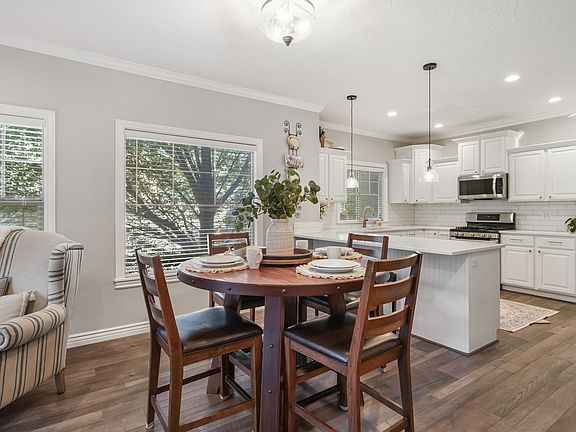 4th image of 1454 E Tuscan Oak Way