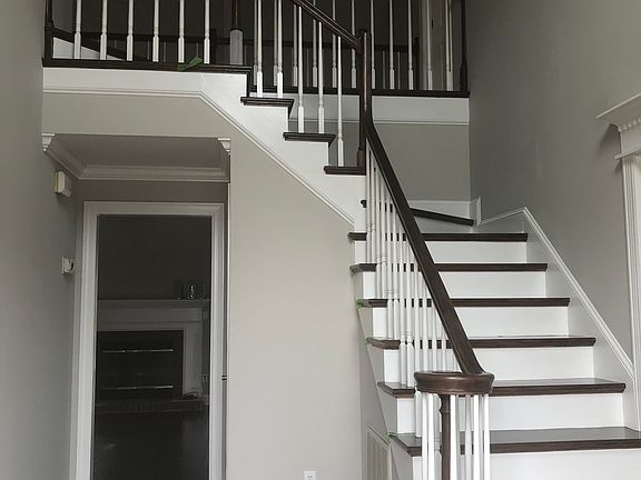 5th image of 900 Elmwood Ct