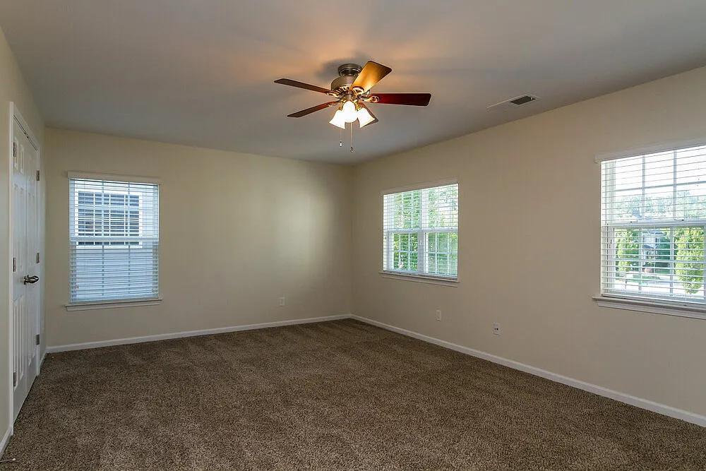 4 bed, 2.5 bath, 2075 sqft, $2,495 — Photo 3