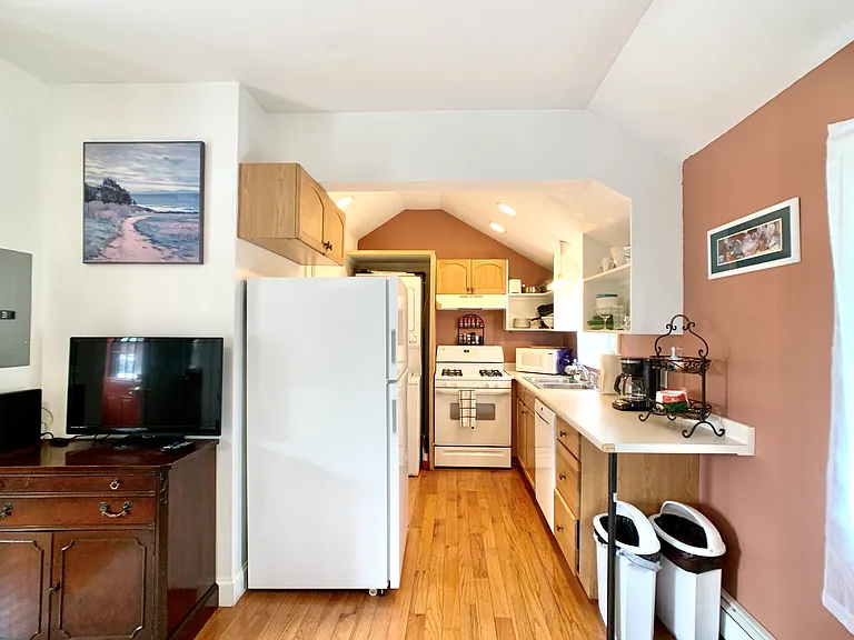 25 Briarwood Ave #COTTAGE — Photo 6