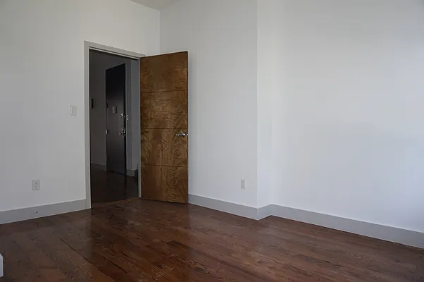 Rented by DYNAMIC REALTY OF NEW YORK CORP | media 3