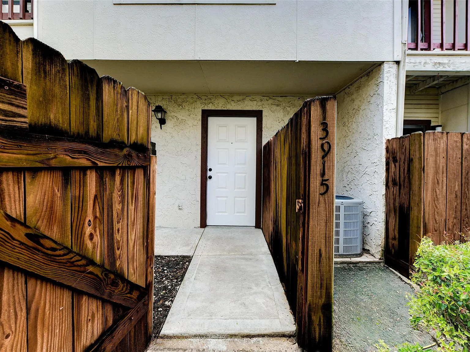1 bed, 1.5 bath, 1200 sqft, $1,300 — Photo 3