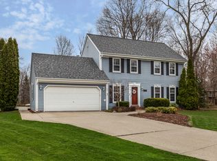 4630 S Hearth Ridge Ct, New Berlin, WI 53151