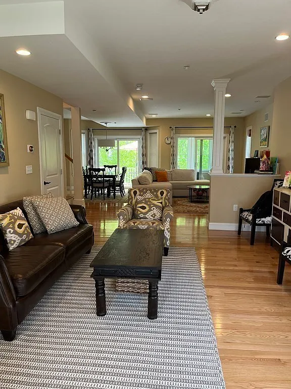 3 bed, 3.5 bath, 3507 sqft, $5,275 — Photo 3