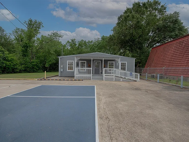 715 Grand Ave — Photo 2