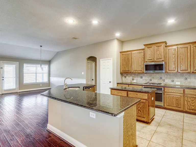 1241 Millers Creek Dr — Photo 8