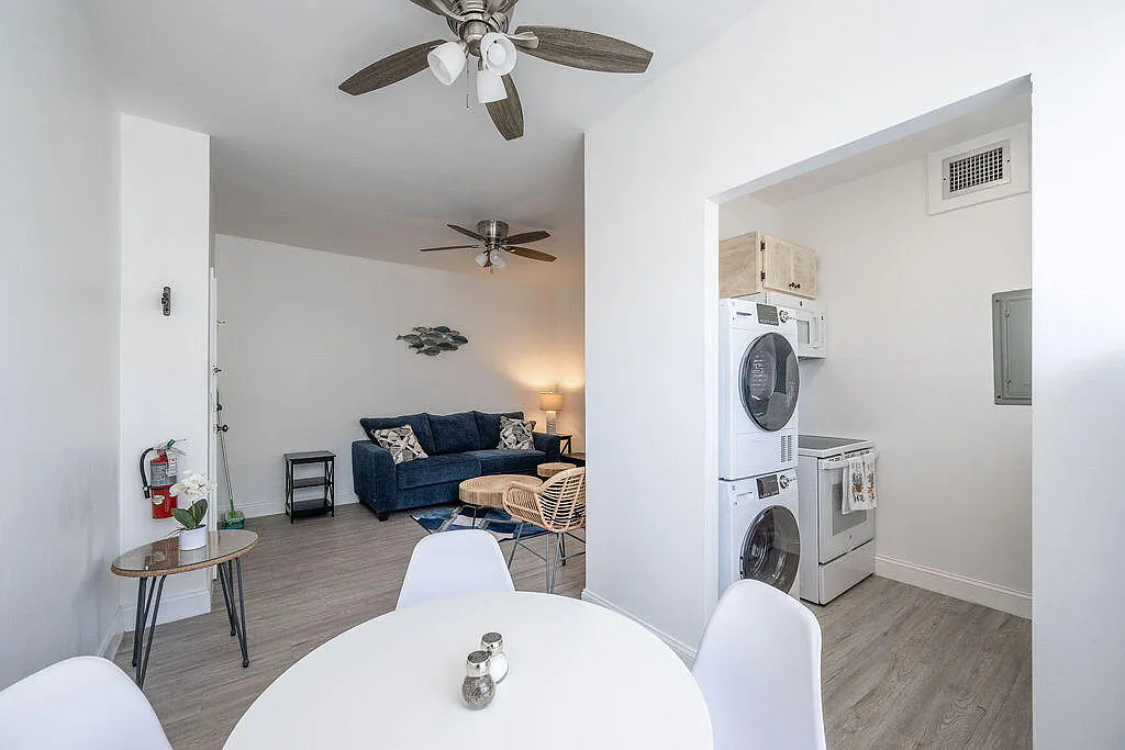 1 bed, 1.0 bath, $2,500 — Photo 4