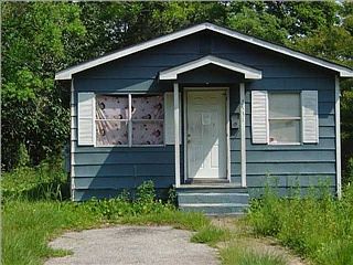 2nd image of 2531 Victory Ave