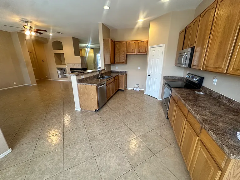 10447 E Florian Ave — Photo 9