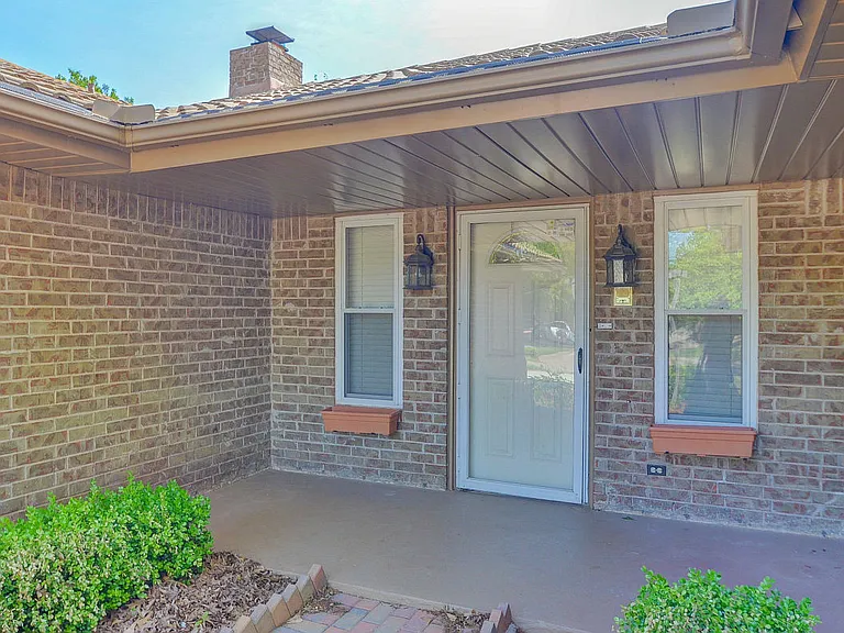 9800 Craford Ct — Photo 41