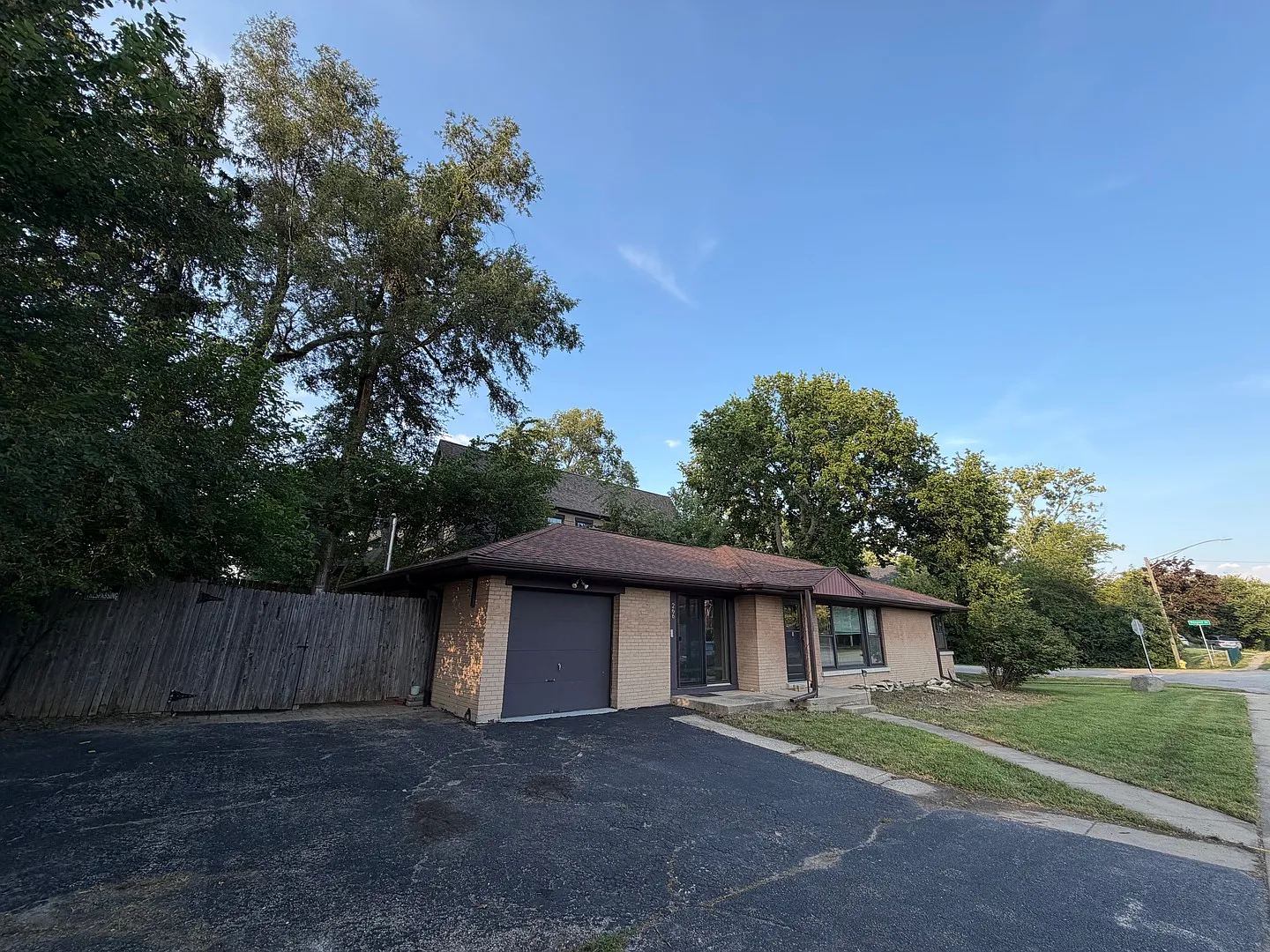 3 bed, 1080 sqft, $2,800 — Photo 2