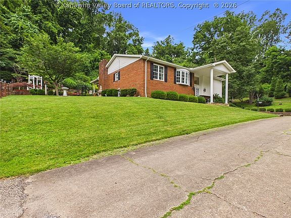 3rd image of 1094 Green Meadow Rd