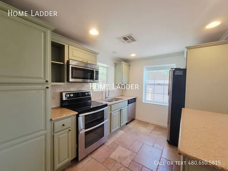4201 N 19th St — Photo 17