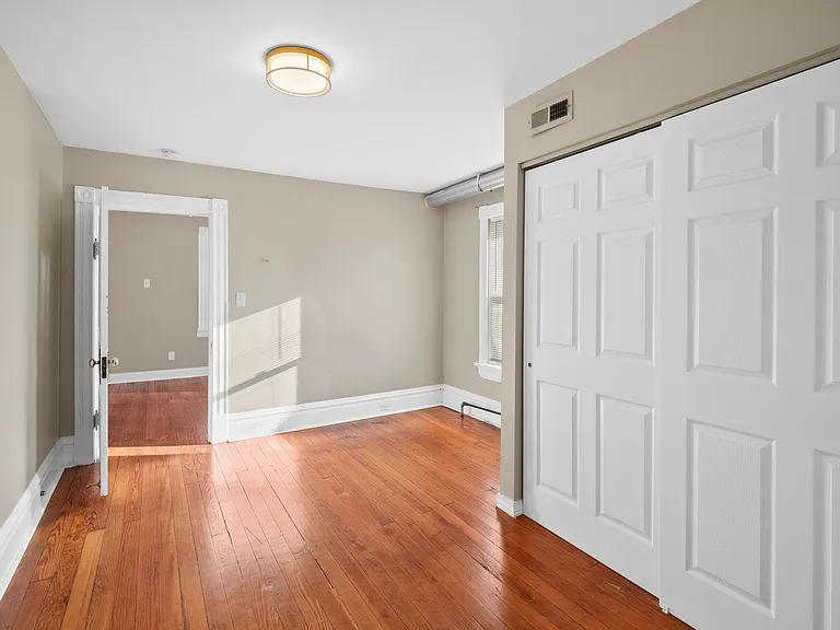 2137 Russell Blvd — Photo 41