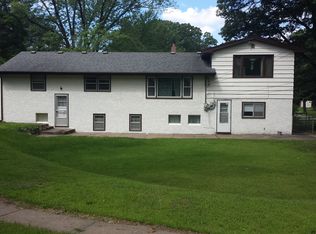 8025 Red Oak Dr, Mounds View, MN 55112