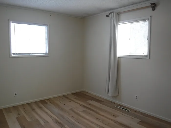 556 Montana Ave — Photo 13