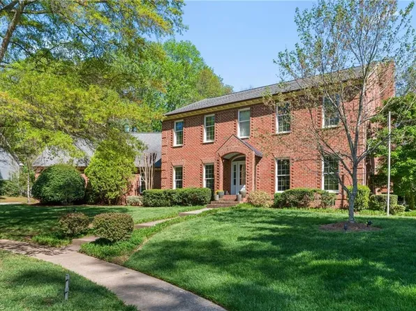 1321 Georgetown Ct, High Point, NC 27262