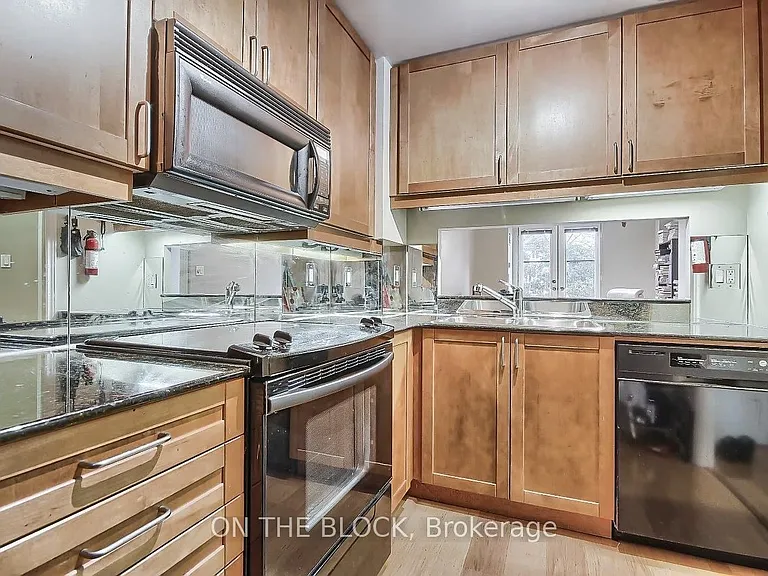 3085 Bloor St W #112 — Photo 15