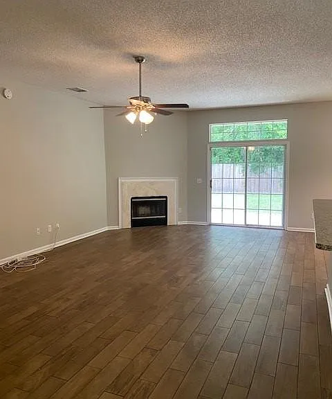10574 Lake Hollow Ln — Photo 6