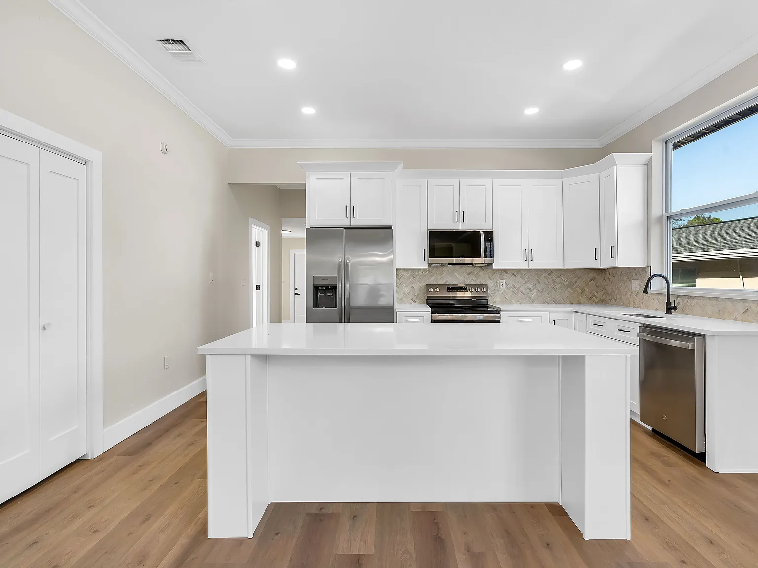 4 bed, 1700 sqft, $3,200 — Photo 1