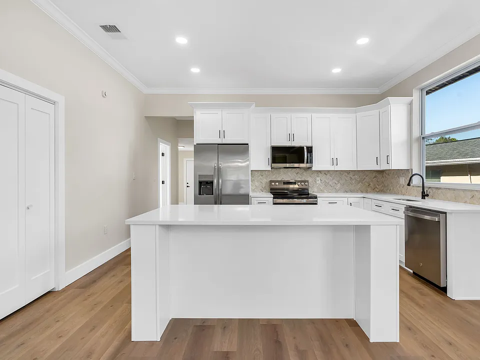 1807 W Cluster Ave