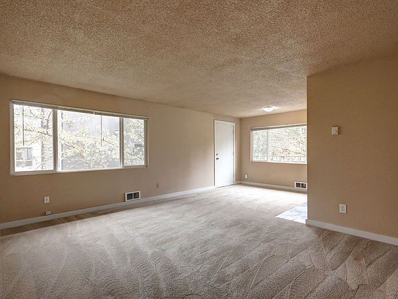 4th image of 2822 SW Genesee St APT 1