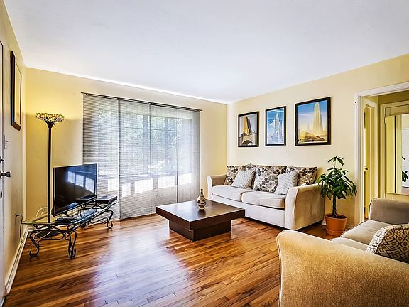 3rd image of 309 W Idlewild Ave