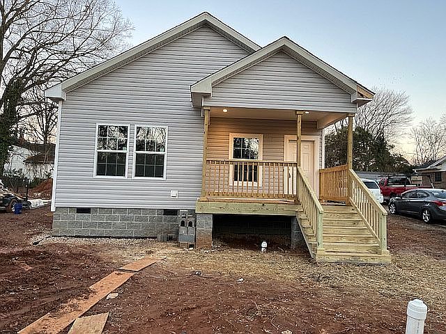 1st image of 607 Hoover Dr