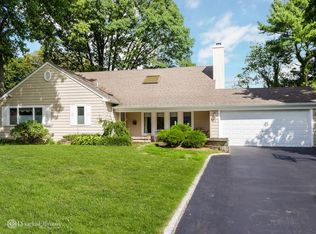 76 Westwood Cir, Roslyn Heights, NY 11577