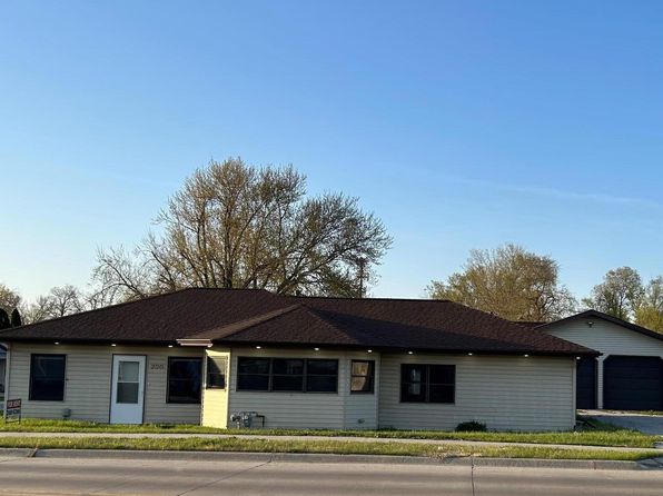 200 E Main St