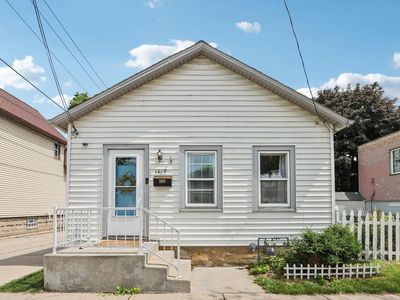 1419 East Russell AVENUE, Milwaukee, WI, 53207