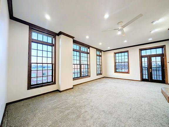 4th image of 700 Main St Suite 1-301