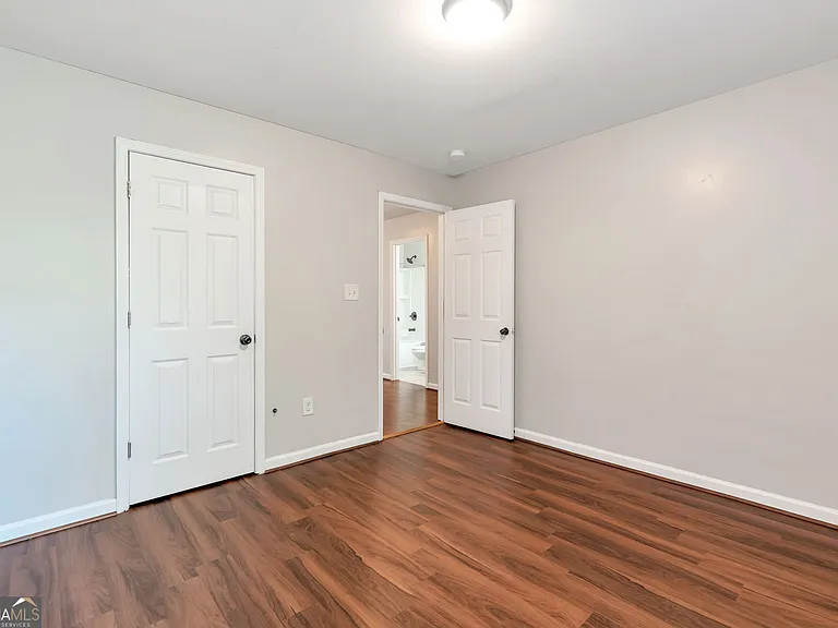 214 Farm Manor Ct — Photo 28