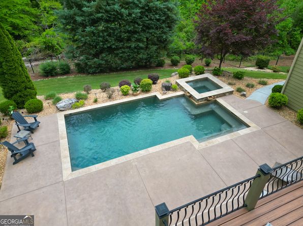 68 Misty Creek Cv, Newnan, GA 30265