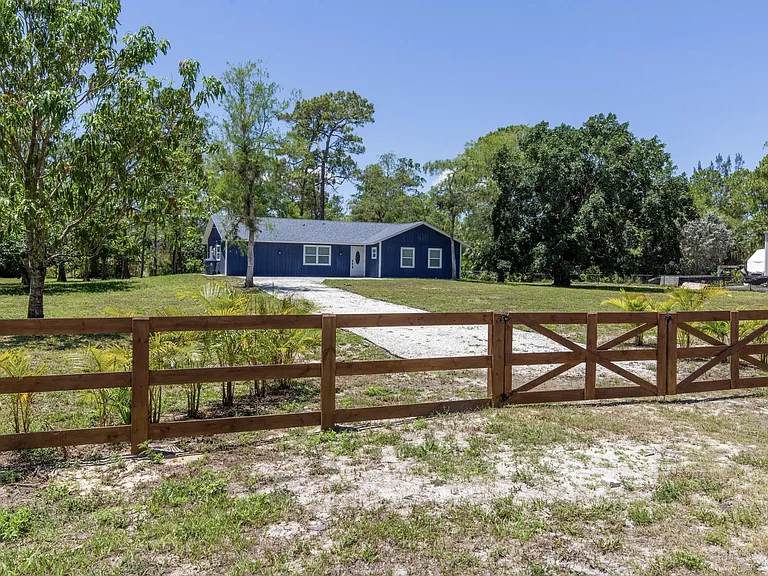16932 W Aintree Dr — Photo 23