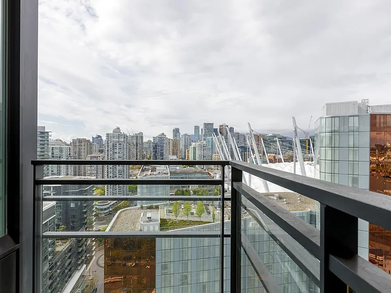 33 Smithe St #3207 — Photo 12