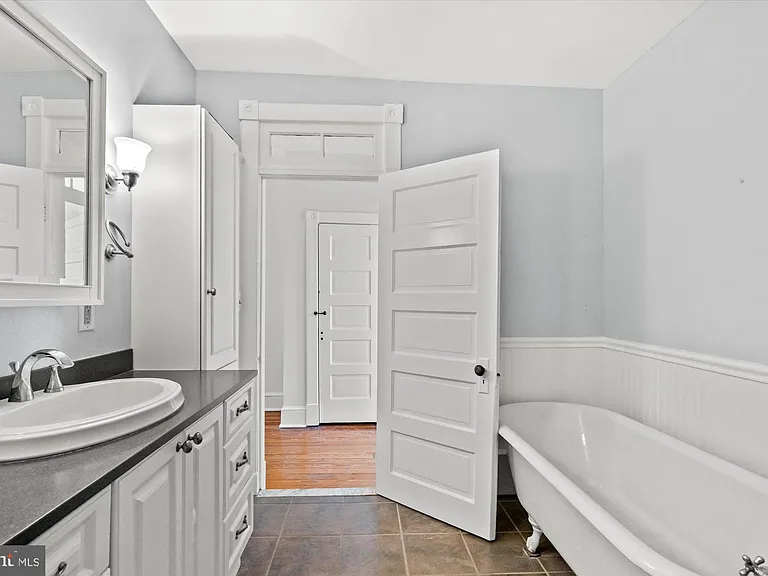 629 N Columbus St — Photo 20
