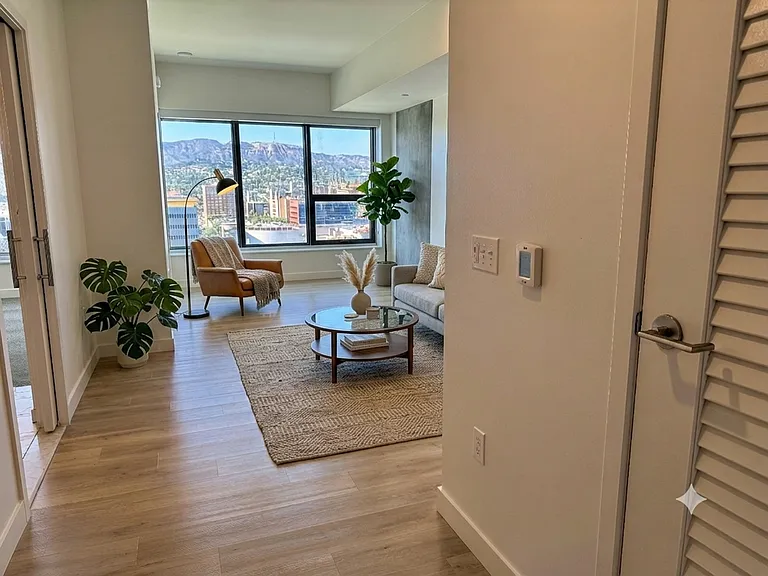 Jardine Hollywood — Photo 23