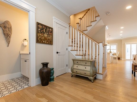 2nd image of 401 Albemarle Rd Unit 2