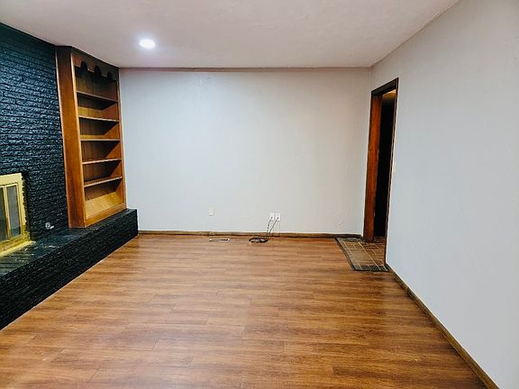 4th image of 9600 Sandy Ln