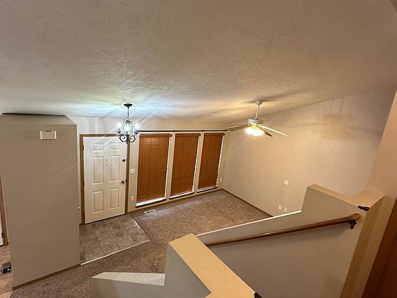 5th image of 1517 E Calkins Ave