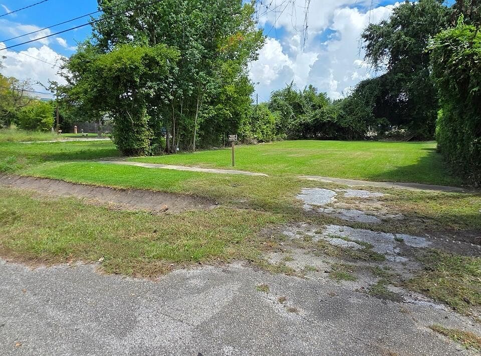 2nd image of 3403 Bastrop St